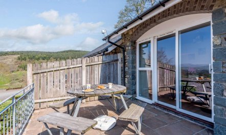 2 Bed in Bala 1