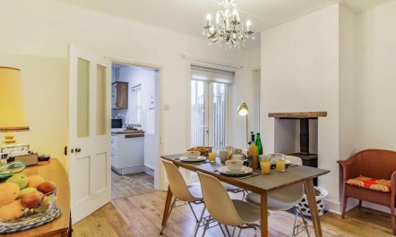 4 Bed in Holt 3