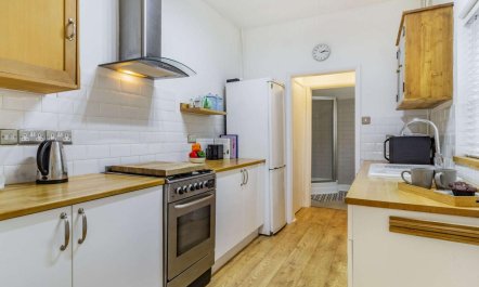 4 Bed in Holt 5