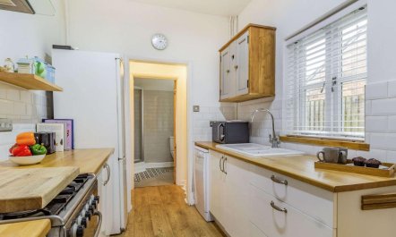 4 Bed in Holt 6
