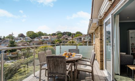 4 Bed in Seaview 4