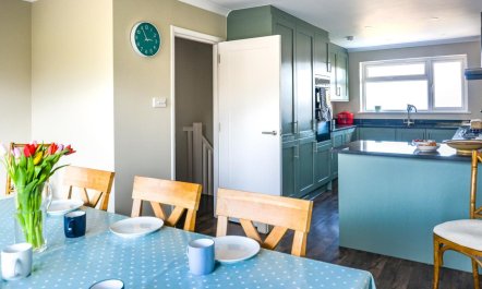 4 Bed in Seaview 8