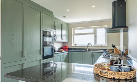 4 Bed in Seaview 7