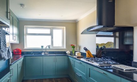 4 Bed in Seaview 7