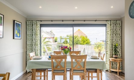 4 Bed in Seaview 8