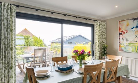 4 Bed in Seaview 9