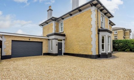 5 Bed in Sandown
