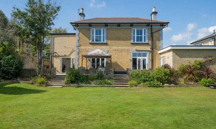 5 Bed in Sandown