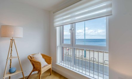 4 Bed in Whitley Bay 2