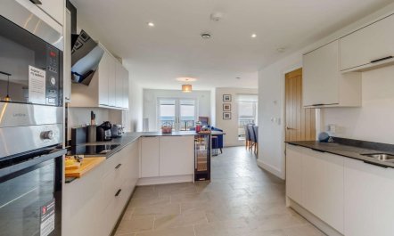 4 Bed in Whitley Bay 8