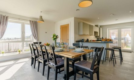 4 Bed in Whitley Bay 2