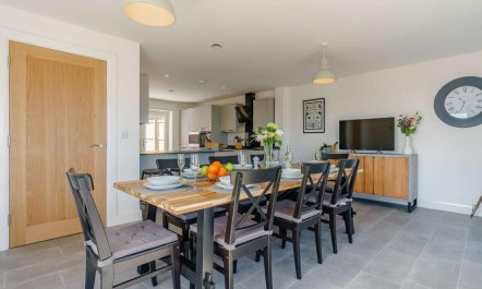 4 Bed in Whitley Bay 4