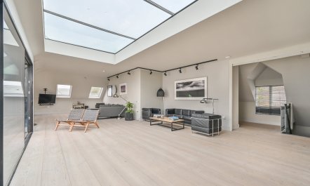 A Penthouse on the Shore 2