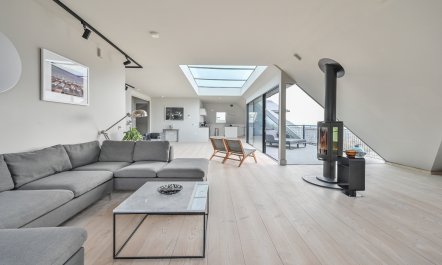 A Penthouse on the Shore 4