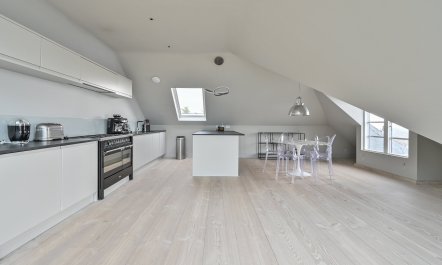 A Penthouse on the Shore 8