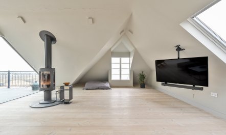 A Penthouse on the Shore 5