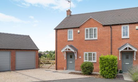 3 Bed in Marston Montgomery 3