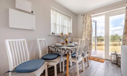 3 Bed in Marston Montgomery 4