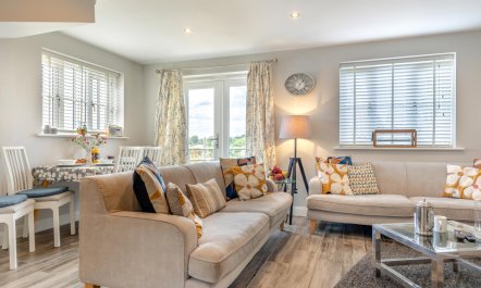 3 Bed in Marston Montgomery 8