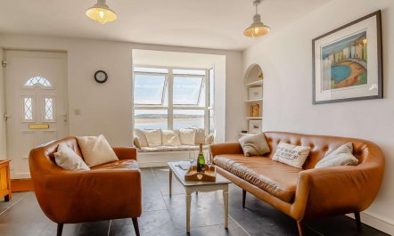 4 Bed in Aberdovey 2