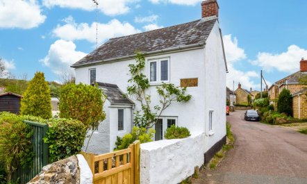 1 Bed in Bridport