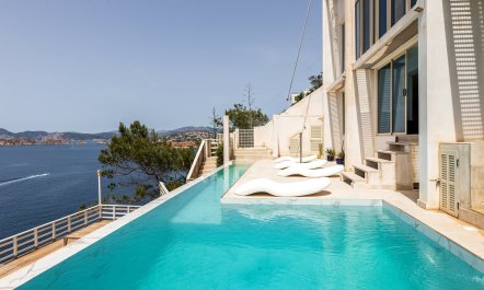 Sea View Siesta