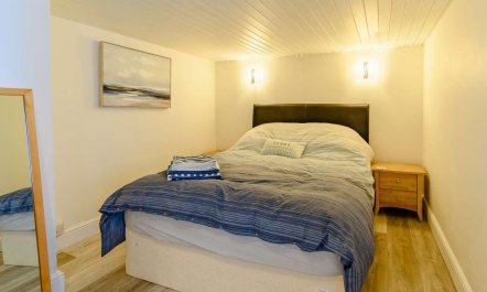 2 Bed in Tenby 8