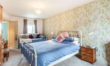 2 Bed in Pembroke 9