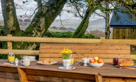 4 Bed in Abergavenny 2