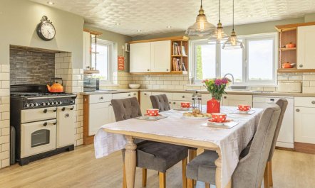 4 Bed in Haverfordwest 6