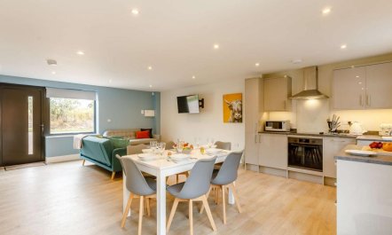 3 Bed in Great Alne 1