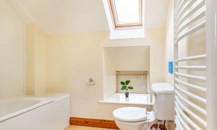 1 Bed in Bala 7
