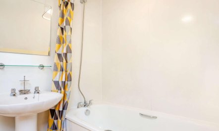 1 Bed in Bala 8