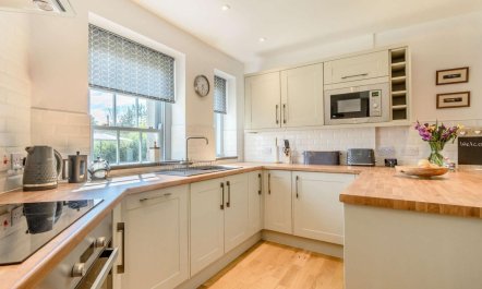 2 Bed in Tenby 2