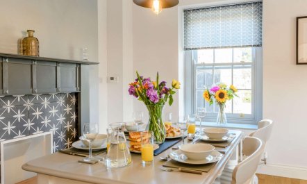 2 Bed in Tenby 1