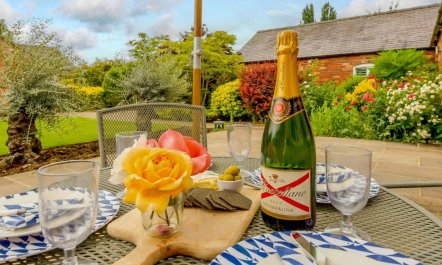 2 Bed in Chipping Campden 1