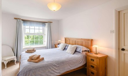 3 Bed in Lower Woodford 2