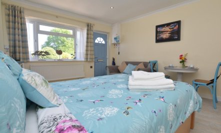 1 Bed in Bridport 2