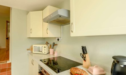 2 Bed in Milford Haven 6
