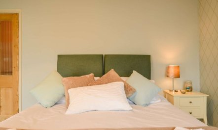 2 Bed in Milford Haven 8