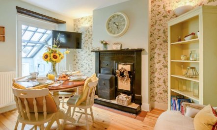 2 Bed in Milford Haven 2