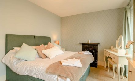 2 Bed in Milford Haven 7