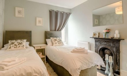 2 Bed in Milford Haven 9