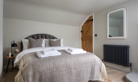 Queen of The Cotswolds 7