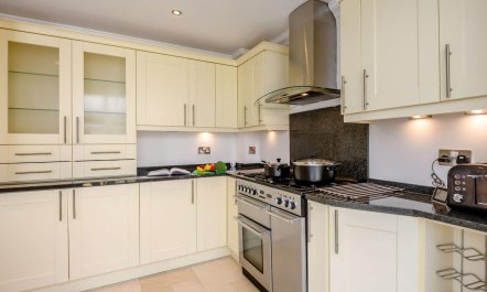 4 Bed in Christchurch 5