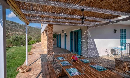 Blue Shutters & Sea Views 8