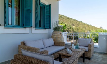 Blue Shutters & Sea Views 3