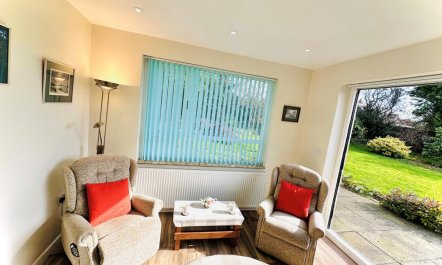 3 Bed in The Green 0