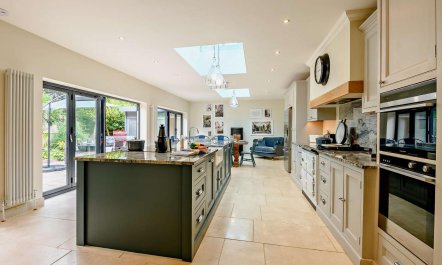 5 Bed in Lymington 2