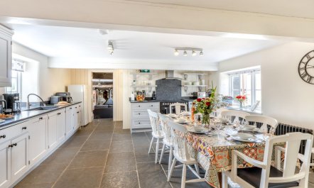 4 Bed in Bridport 2